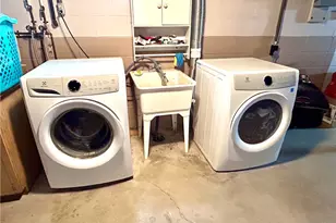 8945 Big Creek Pkwy, Strongsville, OH 44149 - Photo 19