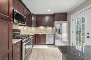 12101 The Bluffs, Strongsville, OH 44136 - Photo 17