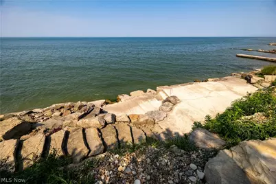 4247 E Lake Road, Sheffield Lake, OH 44054 - Photo 43