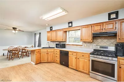 917 Proehl Drive, Barberton, OH 44203 - Photo 7