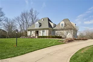 2242 Rock Creek N, Akron, OH 44333 - Photo 3