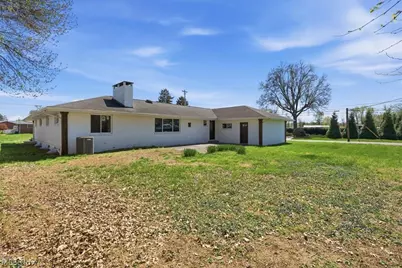 801 Westview Drive, Belpre, OH 45714 - Photo 3