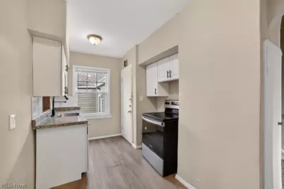 17208 Lipton Avenue, Loveland, OH 44128 - Photo 9