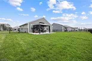 639 Apple Rdg Dr, Elyria, OH 44035 - Photo 3