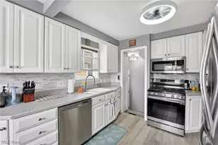 8318 Lanyard Dr, Parma, OH 44129 - Photo 9