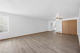 127 Blackburn St, Campbell, OH 44405 - Photo 5