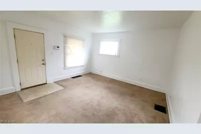 18 Whitney Avenue S, Youngstown, OH 44509 - Photo 3