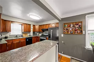 7906 Kenton Ave, Parma, OH 44129 - Photo 9