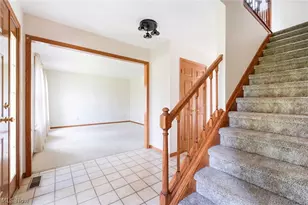 8105 Caymen Ct, Canfield, OH 44406 - Photo 5