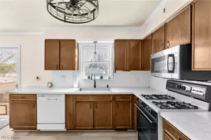 3807 Cumberland Dr, Youngstown, OH 44515 - Photo 5