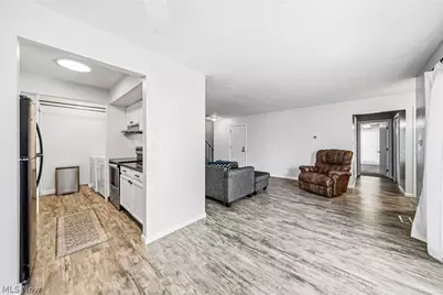 7981 Carriage Circle #B, Mentor, OH 44060 - Photo 9