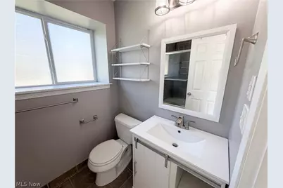 7049 Woodland Avenue, Chagrin Falls, OH 44023 - Photo 19