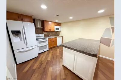 7049 Woodland Avenue, Chagrin Falls, OH 44023 - Photo 23