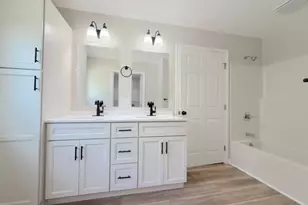 910 W Main St, Sugarcreek, OH 44681 - Photo 15
