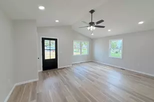 910 W Main St, Sugarcreek, OH 44681 - Photo 5
