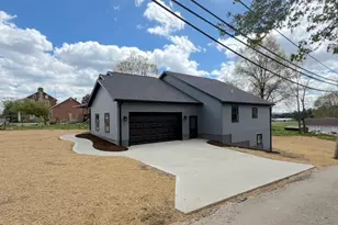 910 W Main St, Sugarcreek, OH 44681 - Photo 31