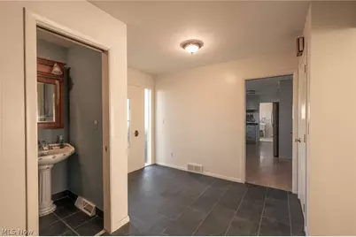25510 Bryden Road, Beachwood, OH 44122 - Photo 23