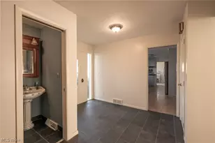 25510 Bryden Rd, Beachwood, OH 44122 - Photo 23