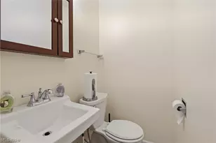 2445 Olentangy Dr, Akron, OH 44333 - Photo 19