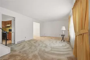 2445 Olentangy Dr, Akron, OH 44333 - Photo 7