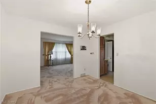 2445 Olentangy Dr, Akron, OH 44333 - Photo 13