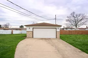 12101 Tucson Dr, Parma, OH 44130 - Photo 5