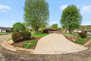 441 Stratton Ave SW, New Philadelphia, OH 44663 - Photo 3