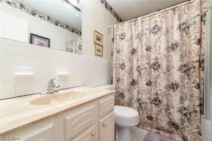 2202 Acacia Park Dr, Lyndhurst, OH 44124 - Photo 15