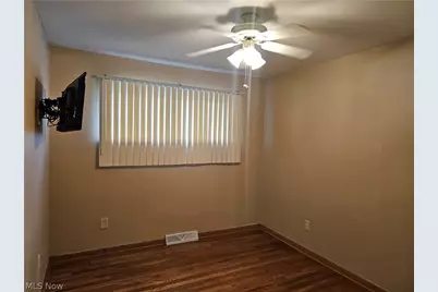15413 Shirley Avenue, Maple Heights, OH 44137 - Photo 7