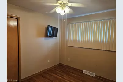 15413 Shirley Avenue, Maple Heights, OH 44137 - Photo 9