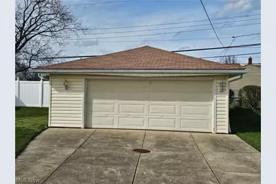 15413 Shirley Avenue, Maple Heights, OH 44137 - Photo 39