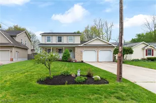 1972 Springfield Lake Blvd, Akron, OH 44312 - Photo 41