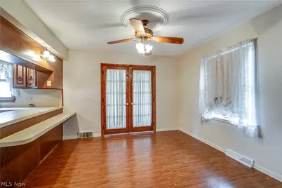 584 N Hawkins Avenue, Akron, OH 44313 - Photo 7