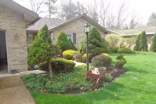 7422 Dogwood Ln, Parma, OH 44130 - Photo 3