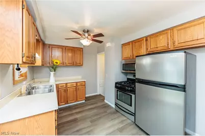 762 E 305th Street, Willowick, OH 44095 - Photo 5