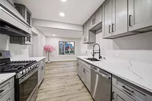 262 E 324th St, Willowick, OH 44095 - Photo 7