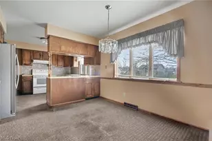 8625 4 Seasons Trail, Poland, OH 44514 - Photo 7