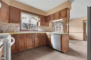 8625 4 Seasons Trail, Poland, OH 44514 - Photo 9