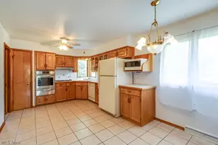 1089 Dayton St, Akron, OH 44310 - Photo 9