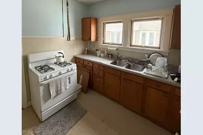 622 Middle Avenue, Elyria, OH 44035 - Photo 13