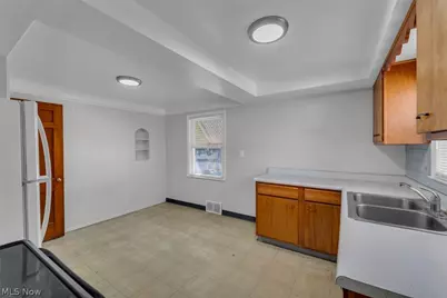 226 E 242nd Street, Euclid, OH 44123 - Photo 15