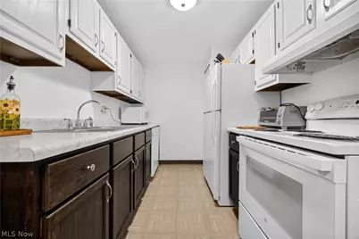 9751 Sunrise Boulevard #M10, North Royalton, OH 44133 - Photo 5