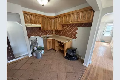 871 E 232nd Street, Euclid, OH 44123 - Photo 9