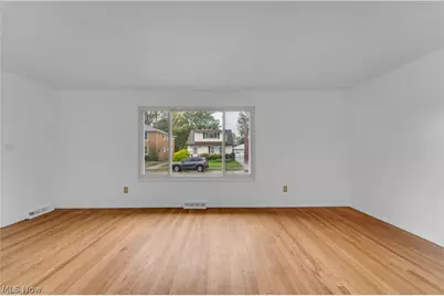 927 E 216th Street, Euclid, OH 44119 - Photo 9