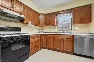 145 Michael Ln, Cuyahoga Falls, OH 44223 - Photo 11