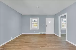 1401 E 219th St, Euclid, OH 44117 - Photo 5
