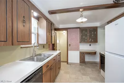 8409 Wainstead Drive, Parma, OH 44129 - Photo 5