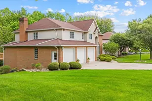1405 Greenmont Hills Dr, Vienna, WV 26105 - Photo 3