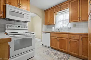2782 Oakwood Dr, Cuyahoga Falls, OH 44221 - Photo 5