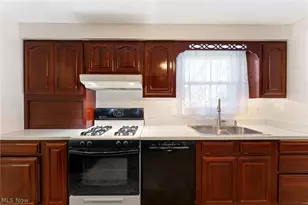 2085 Woodland Trace St, Austintown, OH 44515 - Photo 7